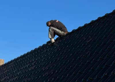 werkend op pannendak